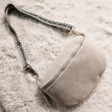 Lade das Bild in den Galerie-Viewer, Crossbody bag Gr. M <br> versch. Farben + Handykette