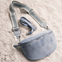 Lade das Bild in den Galerie-Viewer, Crossbody bag M <br> Wildleder + 1 Gurt gratis