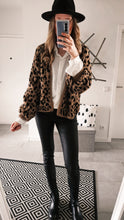 Lade das Bild in den Galerie-Viewer, Cardigan "leo" <br> versch. Farben