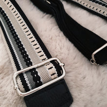 Lade das Bild in den Galerie-Viewer, Crossbody bag M <br> Wildleder + 1 Extragurt gratis