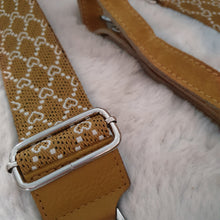 Lade das Bild in den Galerie-Viewer, Crossbody bag M <br> Wildleder + 1 Extragurt gratis