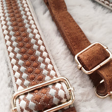 Lade das Bild in den Galerie-Viewer, Crossbody bag M <br> Wildleder + 1 Extragurt gratis