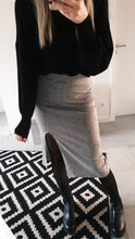 Lade das Bild in den Galerie-Viewer, Feiner Strickrock mit Schlitz <br>versch. Farben