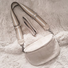 Lade das Bild in den Galerie-Viewer, Crossbody bag M+ Wildleder <br> versch. Farben + 1 Extragurt gratis