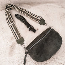 Lade das Bild in den Galerie-Viewer, Crossbody bag M &lt;br&gt; Wildleder + 1 Extragurt gratis
