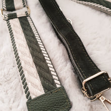 Lade das Bild in den Galerie-Viewer, Crossbody bag M &lt;br&gt; Wildleder + 1 Extragurt gratis
