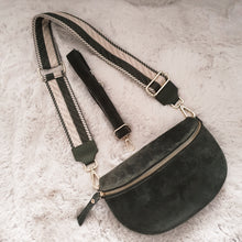 Lade das Bild in den Galerie-Viewer, Crossbody bag M &lt;br&gt; Wildleder + 1 Extragurt gratis
