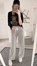 Lade das Bild in den Galerie-Viewer, Weite Hose &lt;br&gt; versch. Farben
