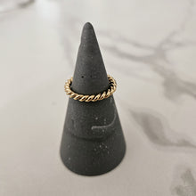 Lade das Bild in den Galerie-Viewer, Ring
