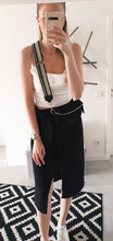 Lade das Bild in den Galerie-Viewer, Crossbody bag M &lt;br&gt; Wildleder + 1 Extragurt gratis
