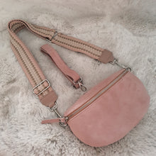 Lade das Bild in den Galerie-Viewer, Crossbody bag M &lt;br&gt; Wildleder + 1 Extragurt gratis
