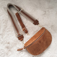 Lade das Bild in den Galerie-Viewer, Crossbody bag M &lt;br&gt; Wildleder + 1 Extragurt gratis
