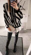 Lade das Bild in den Galerie-Viewer, Pulli &quot;zebra&quot; &lt;br&gt; versch. Farben
