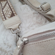 Lade das Bild in den Galerie-Viewer, Crossbody bag S &lt;br&gt; Wildleder + 1 Extragurt gratis
