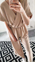 Lade das Bild in den Galerie-Viewer, Jumpsuit &lt;br&gt; versch. Farben
