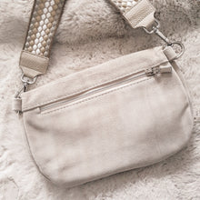 Lade das Bild in den Galerie-Viewer, Crossbody bag M+ Wildleder &lt;br&gt; versch. Farben + 1 Extragurt gratis
