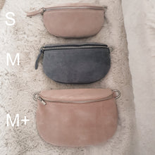 Lade das Bild in den Galerie-Viewer, Crossbody bag M+ Wildleder &lt;br&gt; versch. Farben + 1 Extragurt gratis
