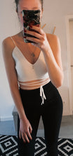 Lade das Bild in den Galerie-Viewer, Cropped Top mit Bändern &lt;br&gt; versch. Farben
