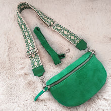 Lade das Bild in den Galerie-Viewer, Crossbody bag M &lt;br&gt; Wildleder + 1 Extragurt gratis
