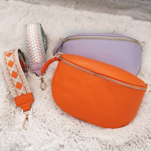 Lade das Bild in den Galerie-Viewer, Crossbody bag M &lt;br&gt; Leder + 1 Extragurt gratis
